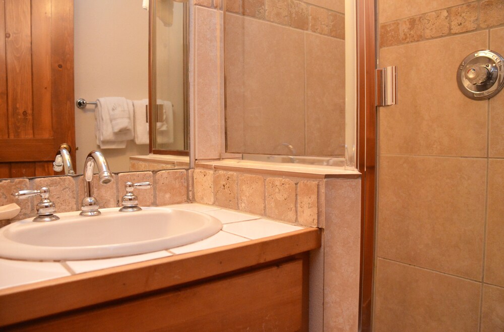 Condo, 2 Bedrooms - Bathroom