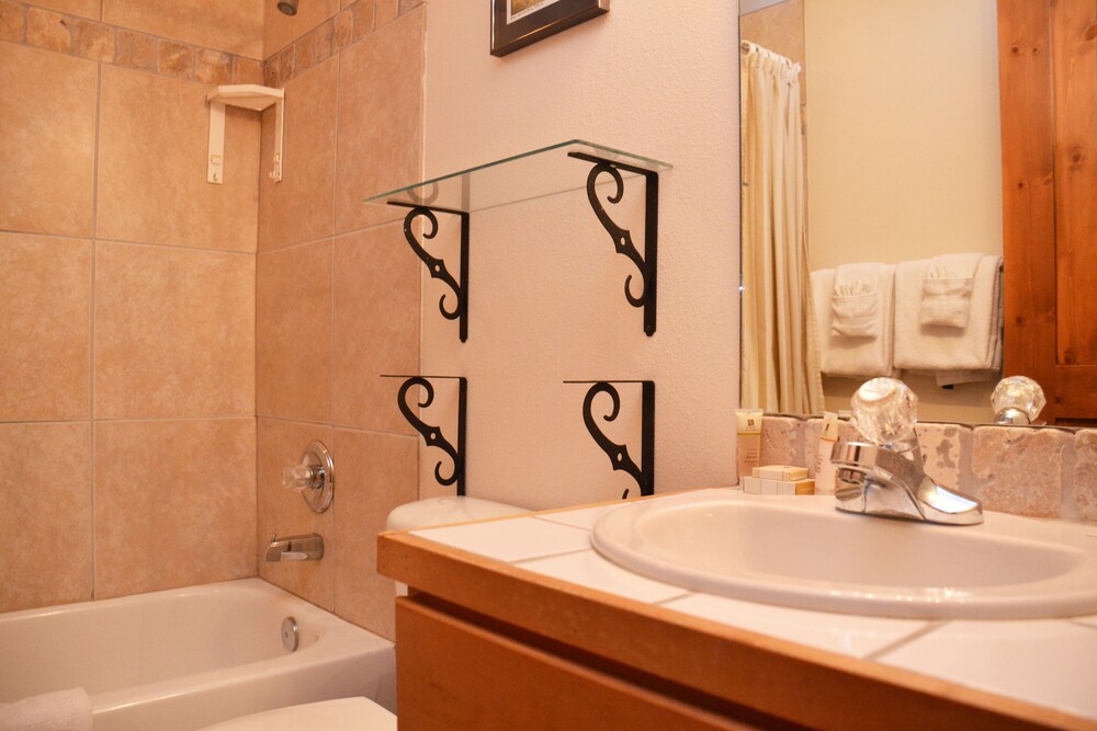 Condo, 3 Bedrooms - Bathroom