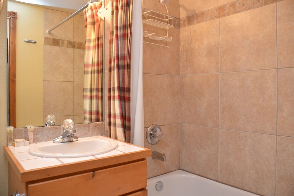Condo, 2 Bedrooms - Bathroom