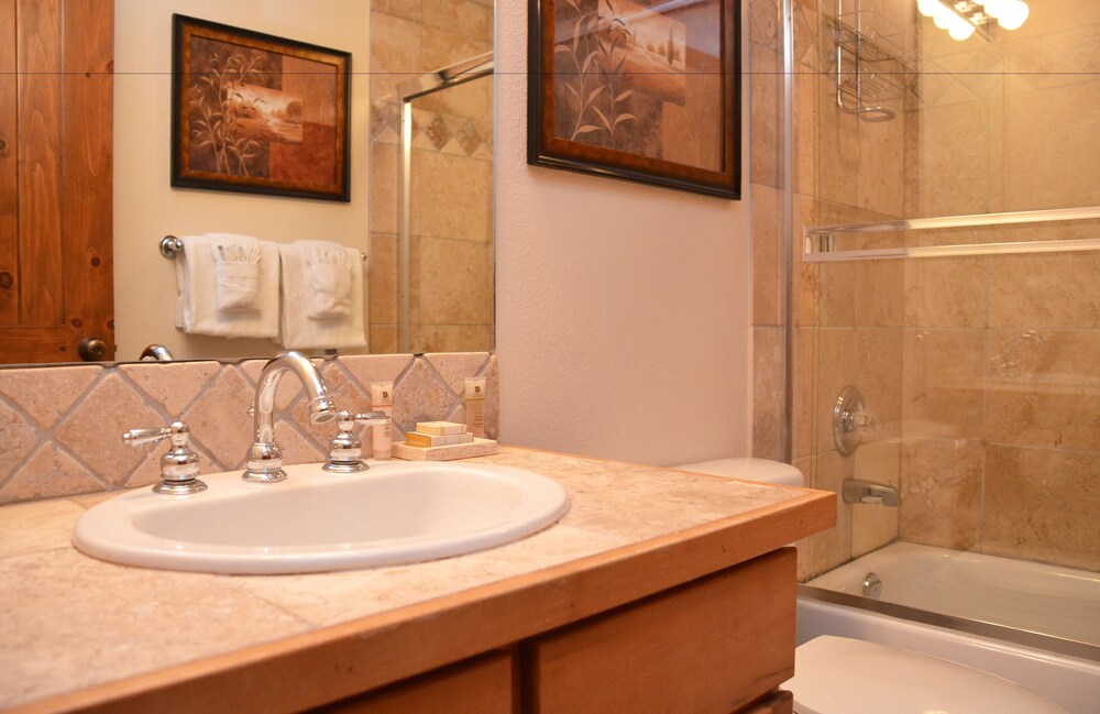 Condo, 2 Bedrooms - Bathroom