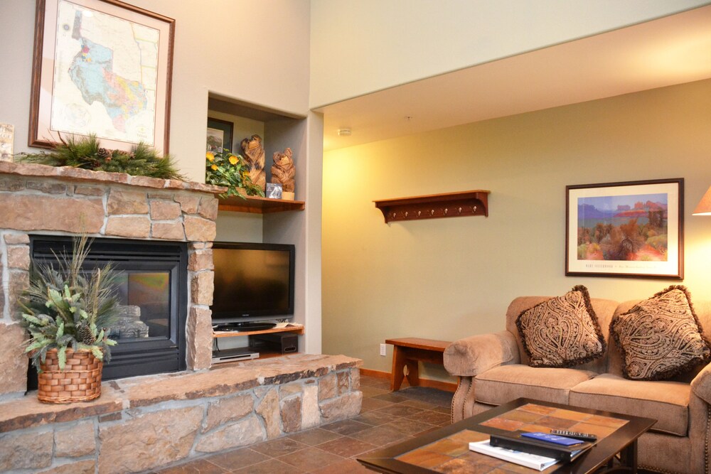 Condo, 3 Bedrooms - Living Area
