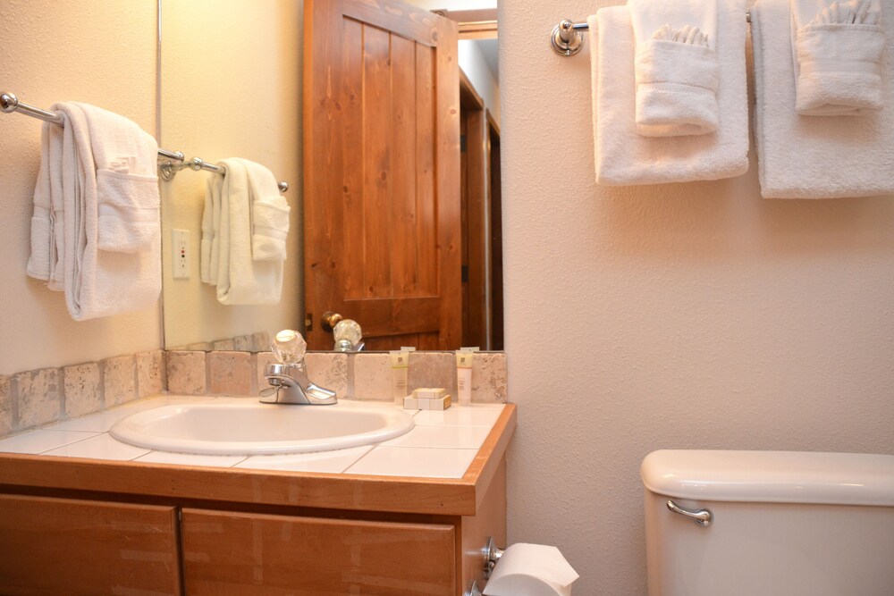 Condo, 2 Bedrooms - Bathroom