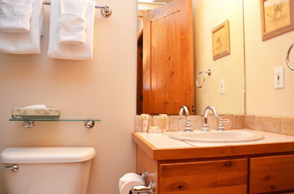 Condo, 2 Bedrooms - Bathroom