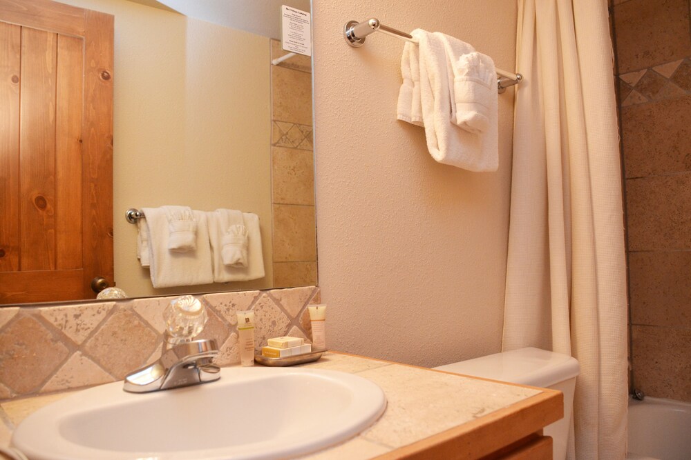 Condo, 2 Bedrooms - Bathroom