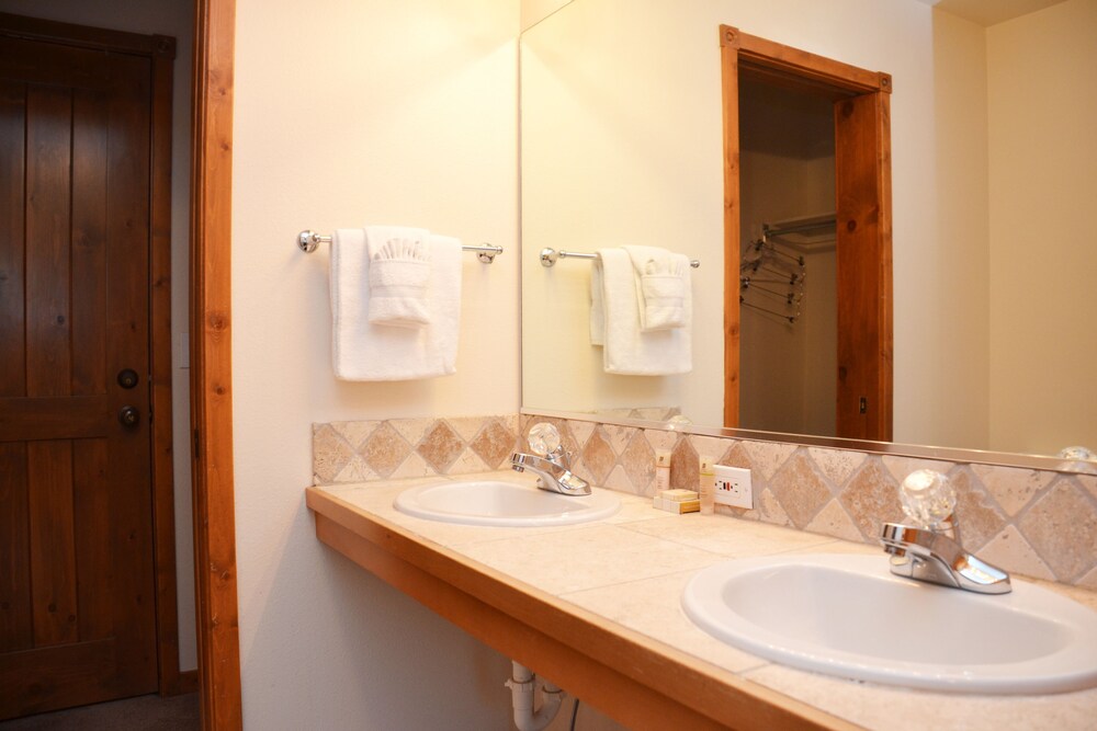 Condo, 3 Bedrooms - Bathroom