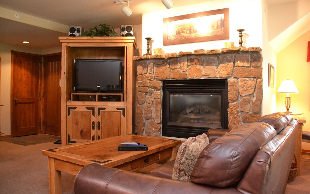 Condo, 2 Bedrooms - Living Area