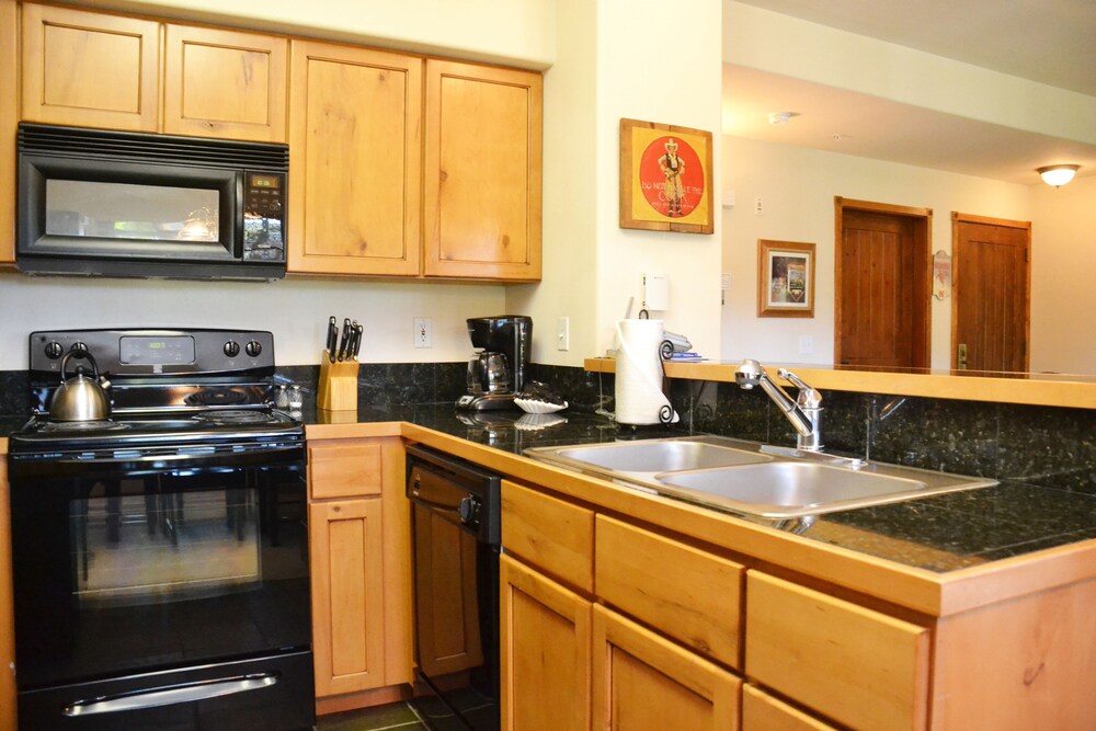 Condo, 2 Bedrooms - In-Room Kitchen