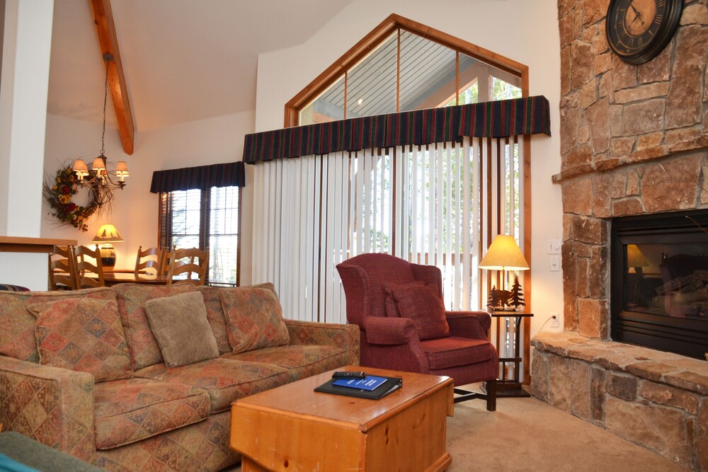 Condo, 2 Bedrooms - Living Area