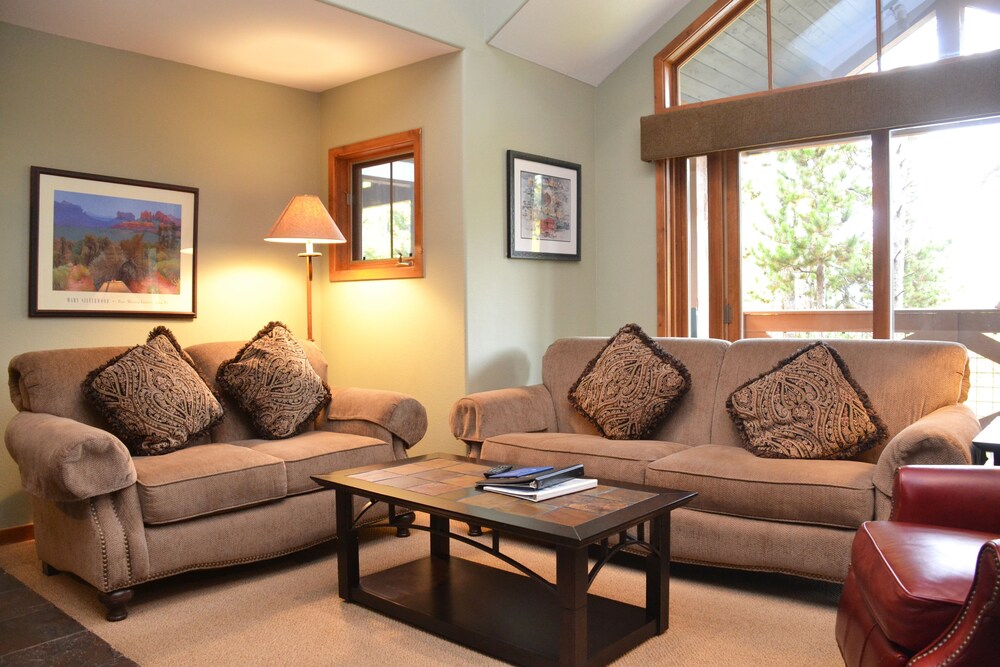 Condo, 3 Bedrooms - Living Area