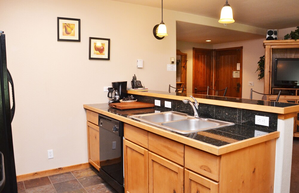 Condo, 2 Bedrooms - In-Room Kitchen