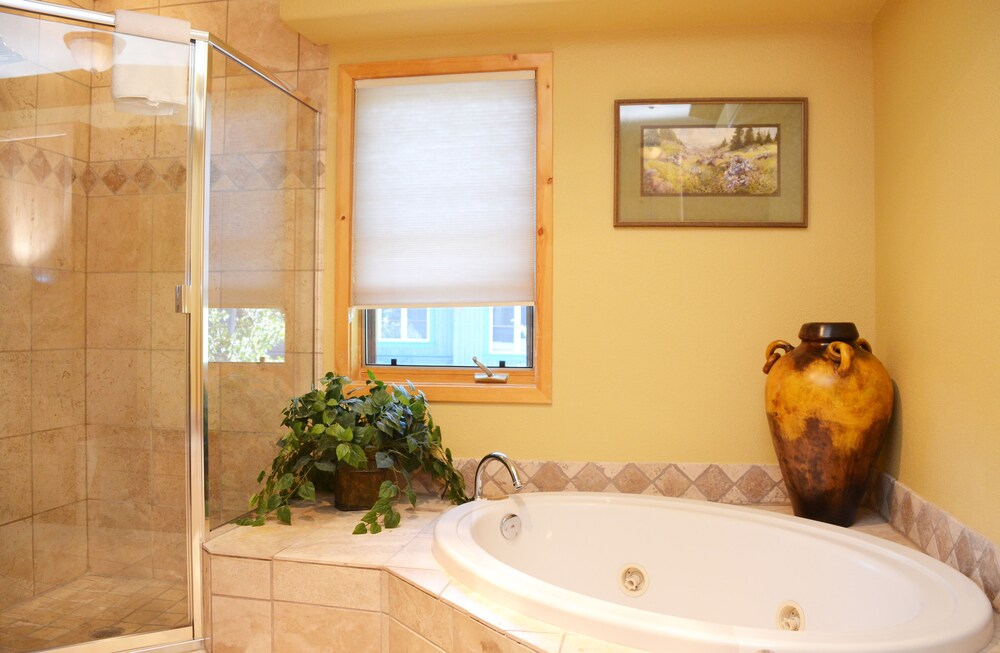 Condo, 3 Bedrooms - Bathroom