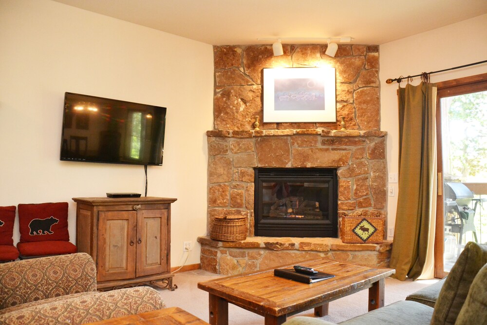 Condo, 2 Bedrooms - Living Area