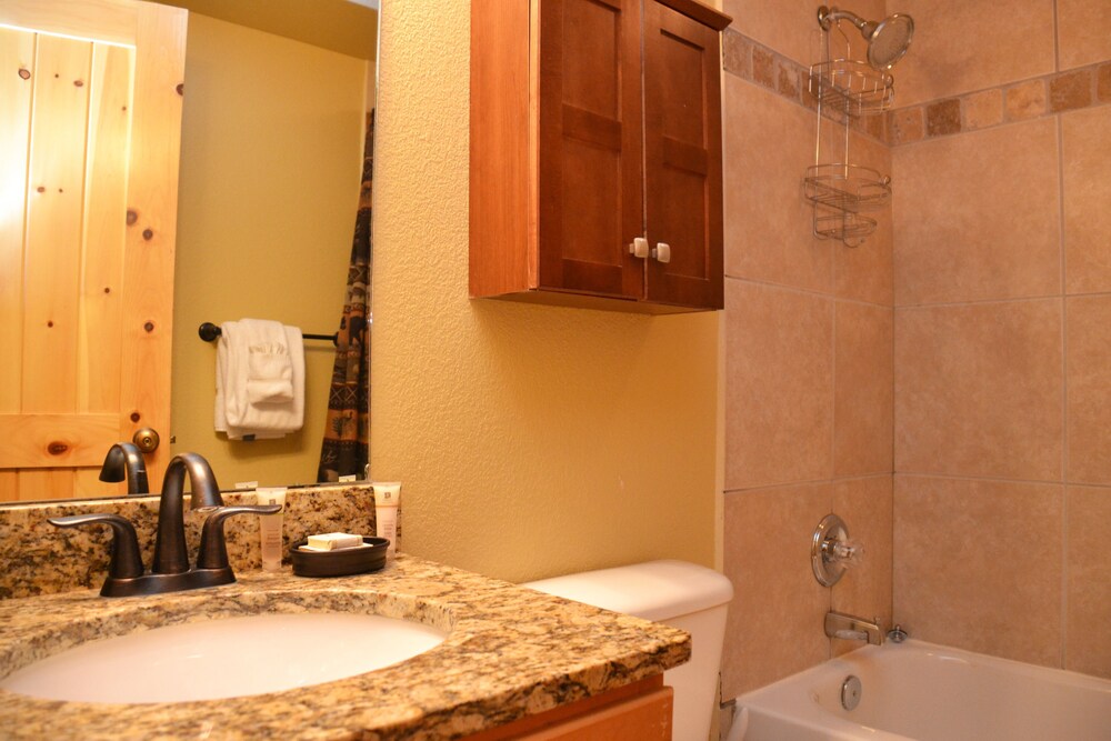 Condo, 3 Bedrooms - Bathroom
