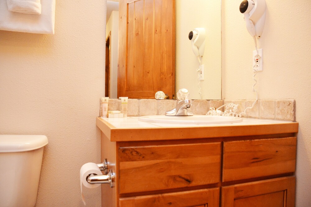 Condo, 2 Bedrooms - Bathroom