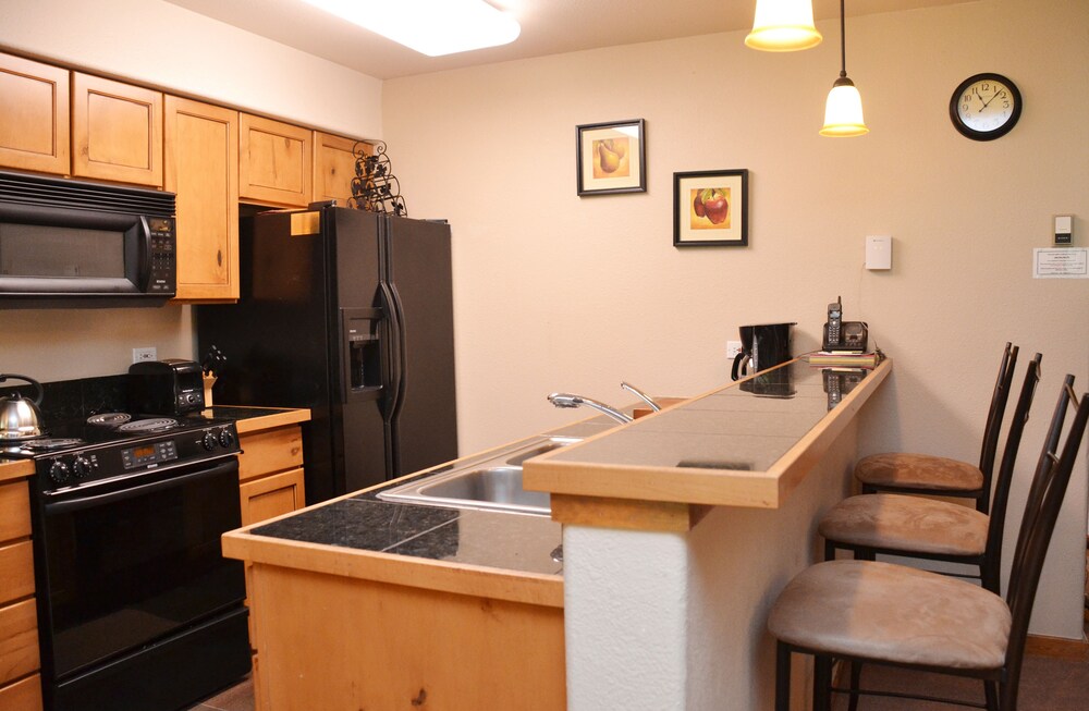 Condo, 2 Bedrooms - In-Room Kitchen