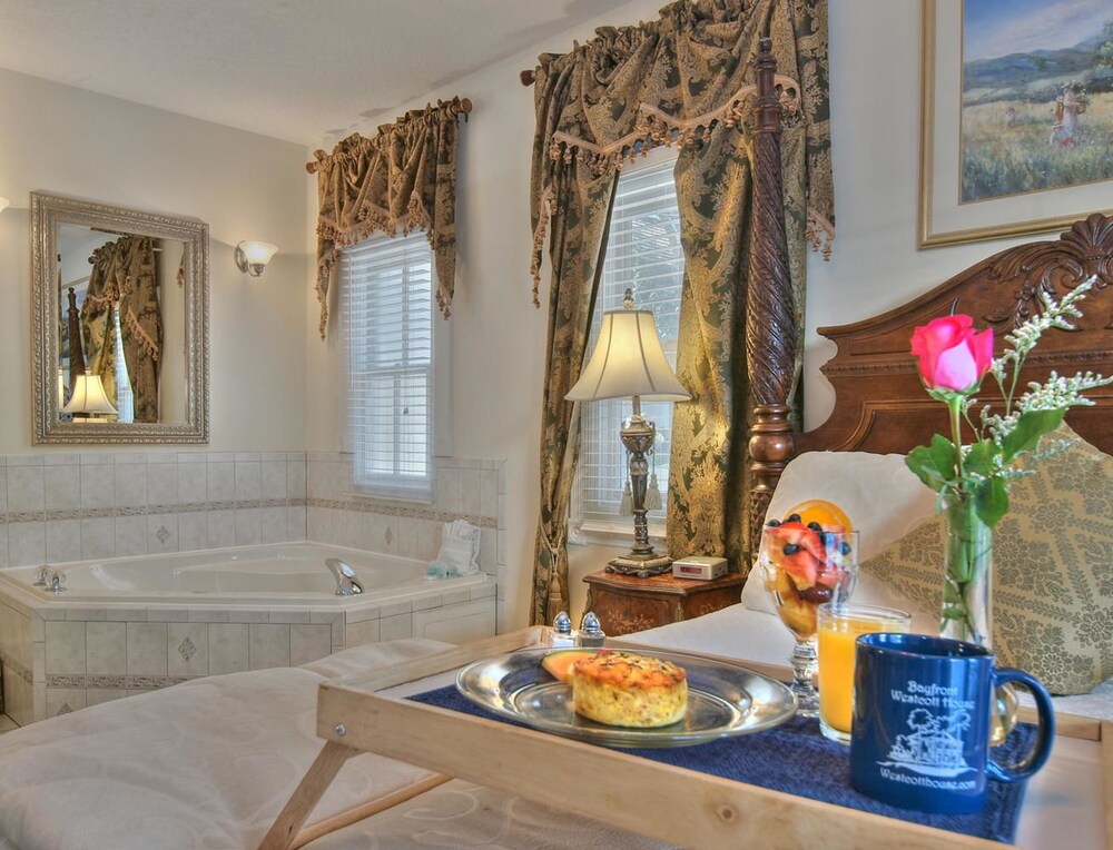 Room Service - Dining