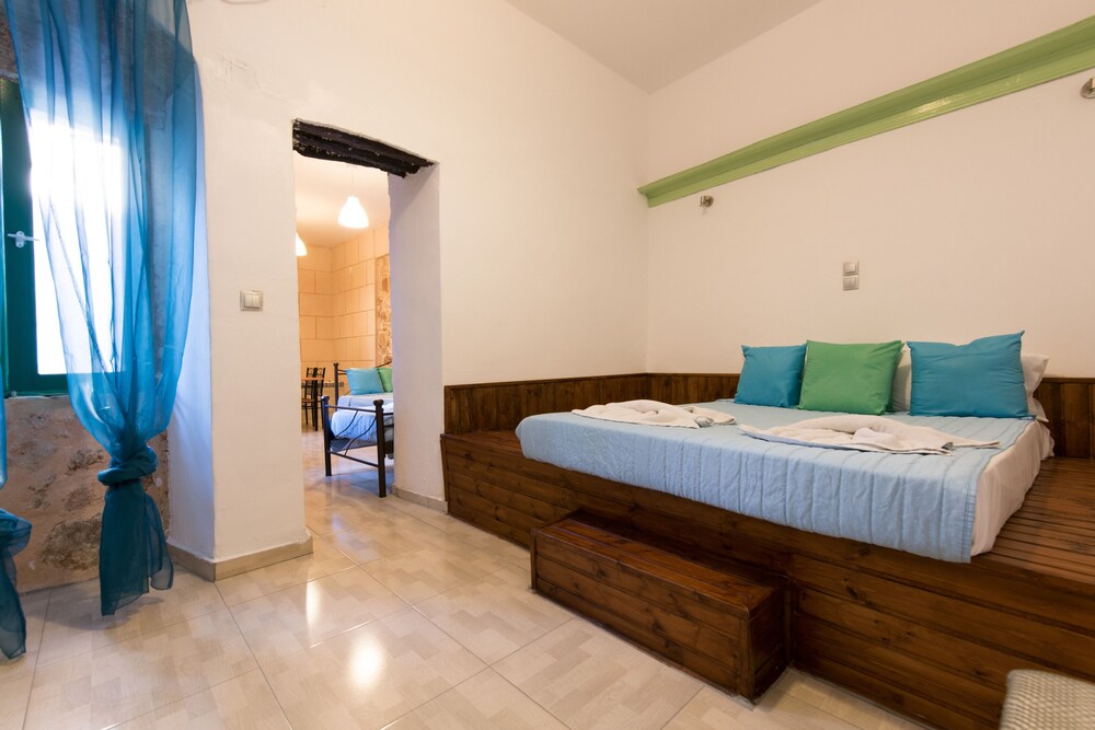 Family Apartment - Guestroom