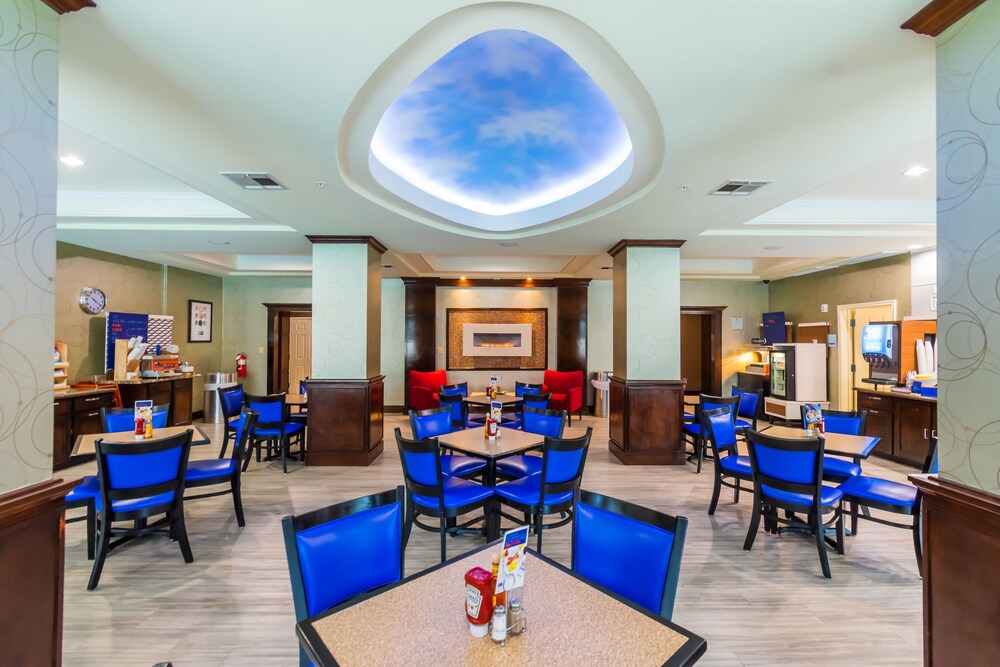 Breakfast area, Holiday Inn Express Hotel & Suites - Houston Space Center, an IHG Hotel