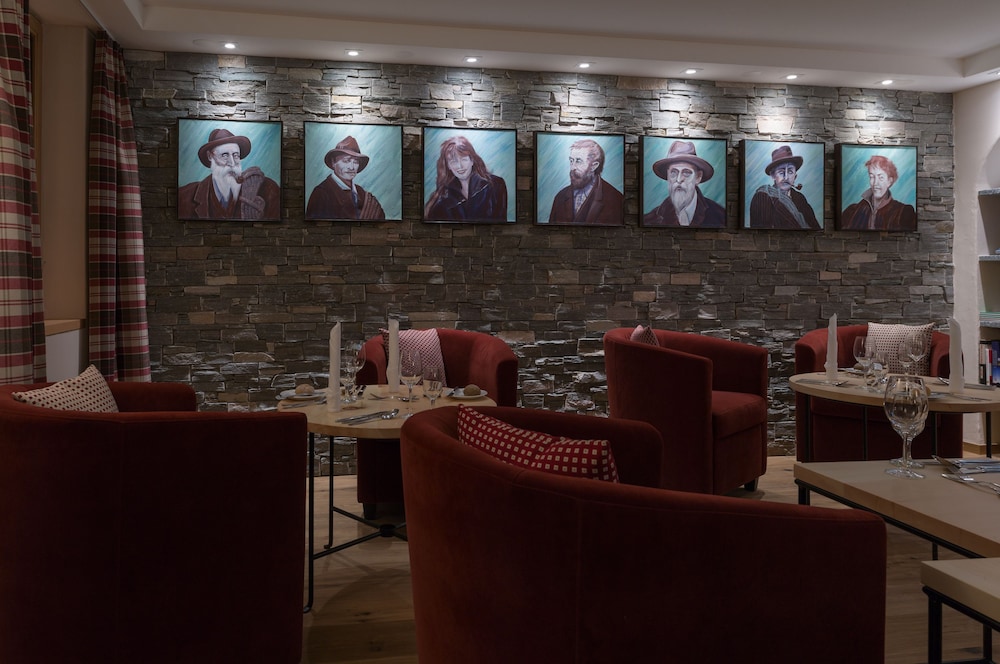 Hotel Lounge