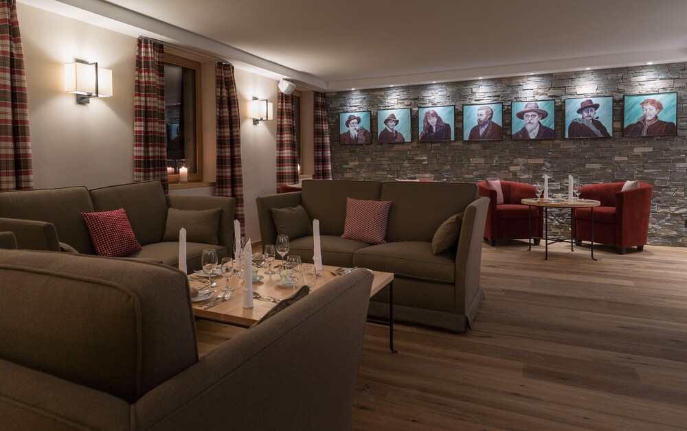 Hotel Lounge