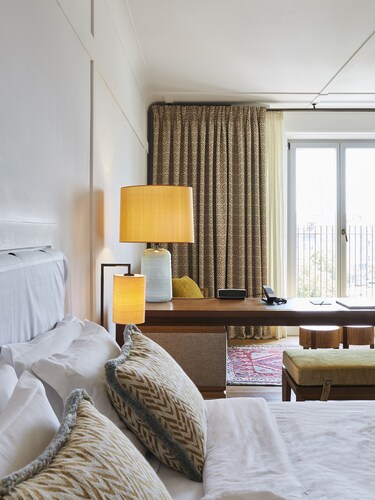 Louis Hotel
