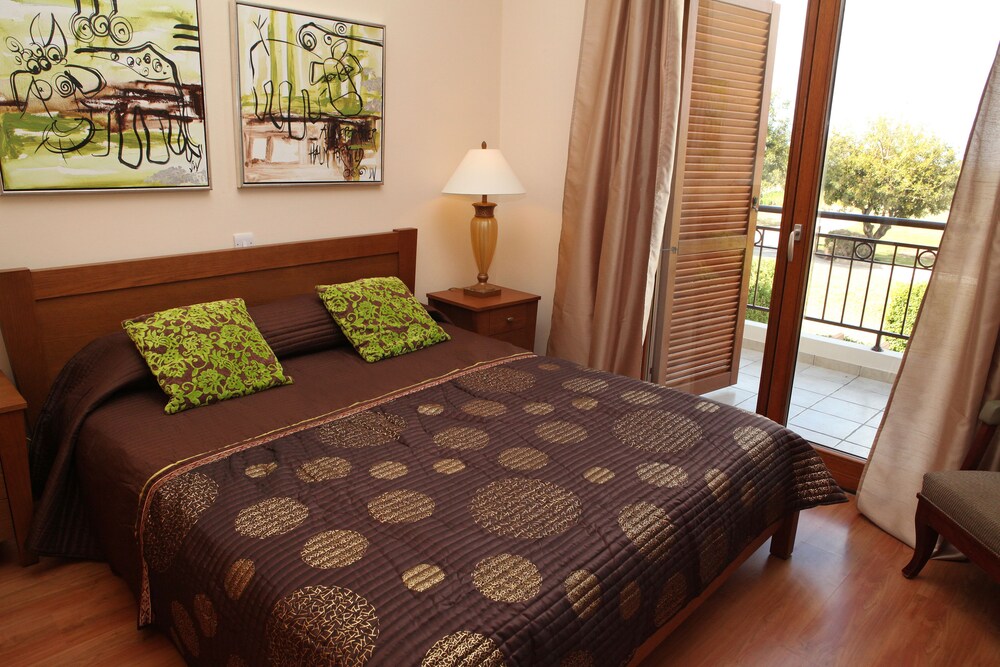 Junior Villa, 3 Bedrooms, Private Pool, Poolside - Guestroom