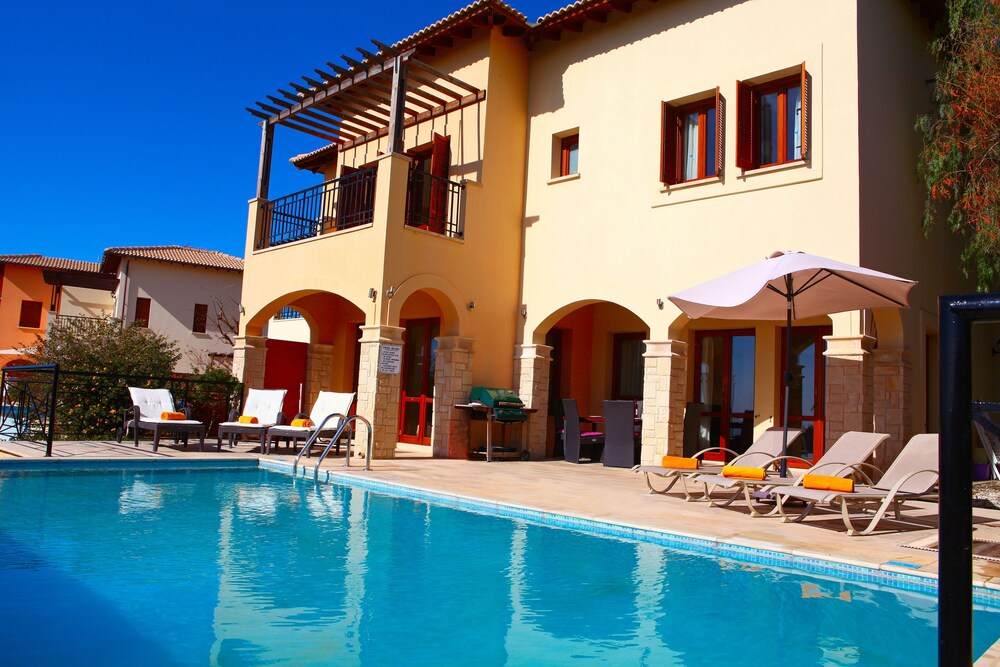 Junior Villa, 3 Bedrooms, Private Pool, Poolside - Guestroom View