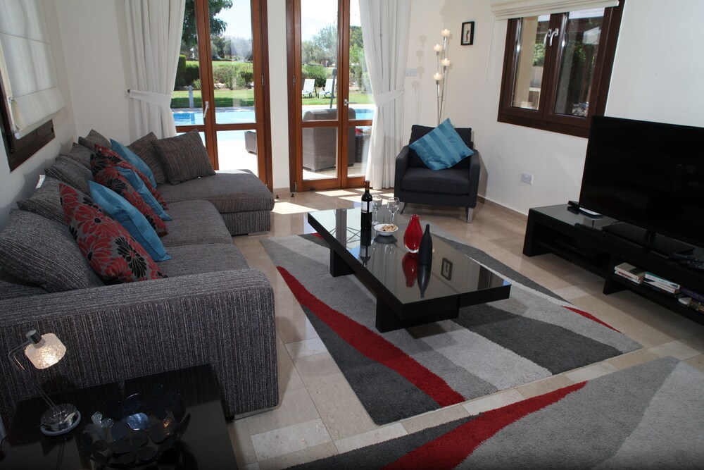 Superior Villa, 4 Bedrooms, Private Pool, Poolside - Living Room