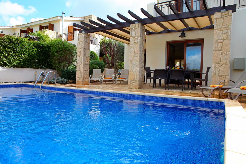 Junior Villa, 3 Bedrooms, Private Pool, Poolside - Guestroom View