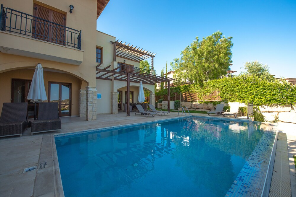 Junior Villa, 3 Bedrooms, Private Pool, Poolside - Guestroom View