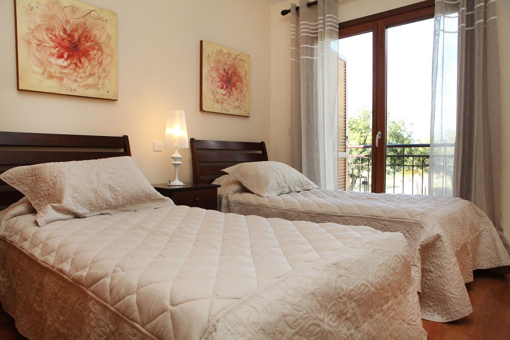 Junior Villa, 3 Bedrooms, Private Pool, Poolside - Guestroom