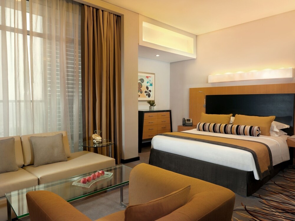 Classic Studio King Bed - Guestroom