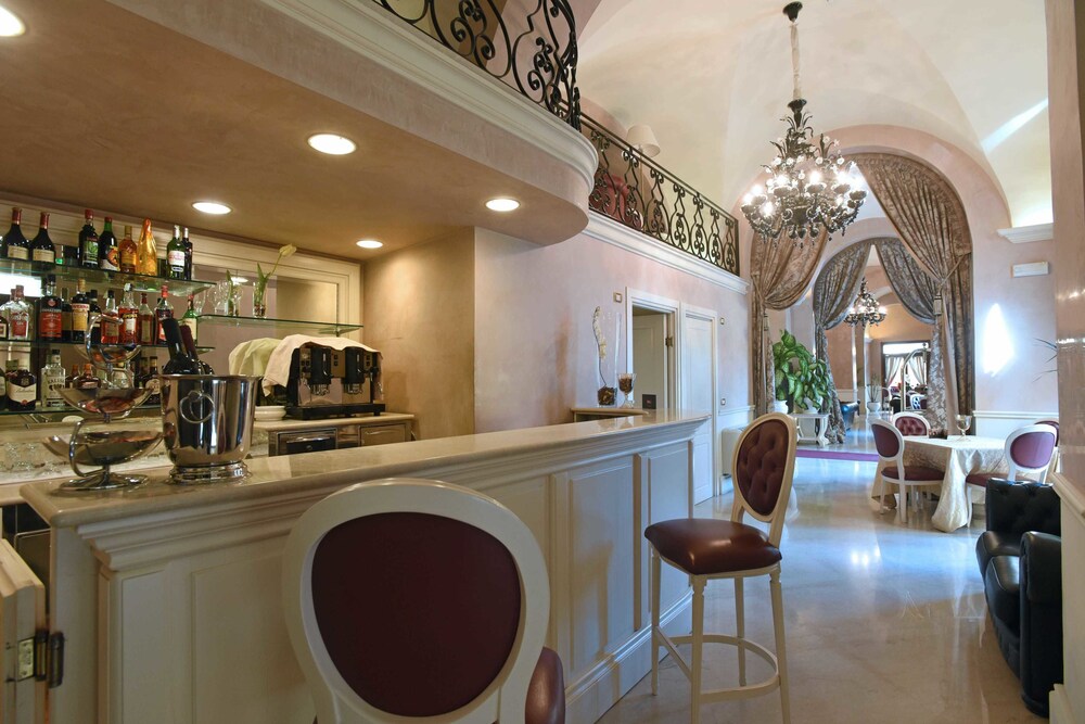 Hotel Lounge