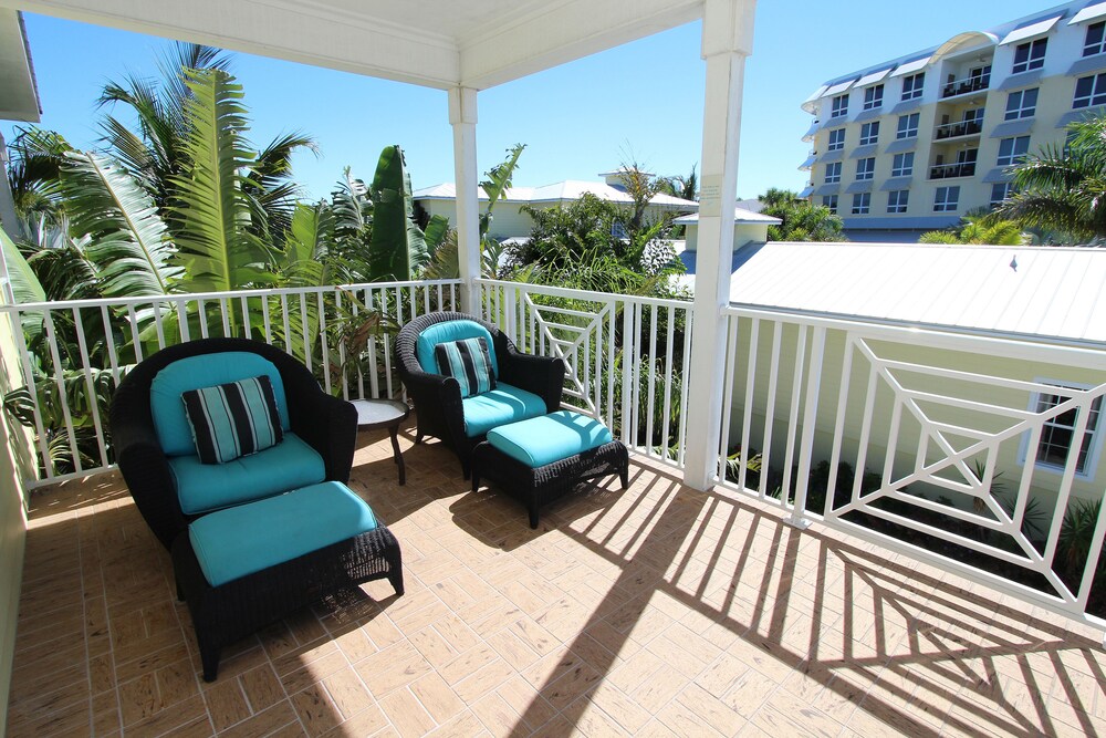 Deluxe Condo, 1 Bedroom, Balcony - Balcony