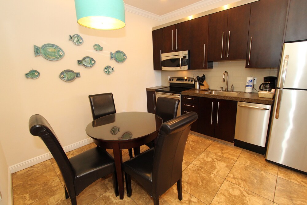 Deluxe Condo, 1 Bedroom, Balcony - In-Room Kitchenette
