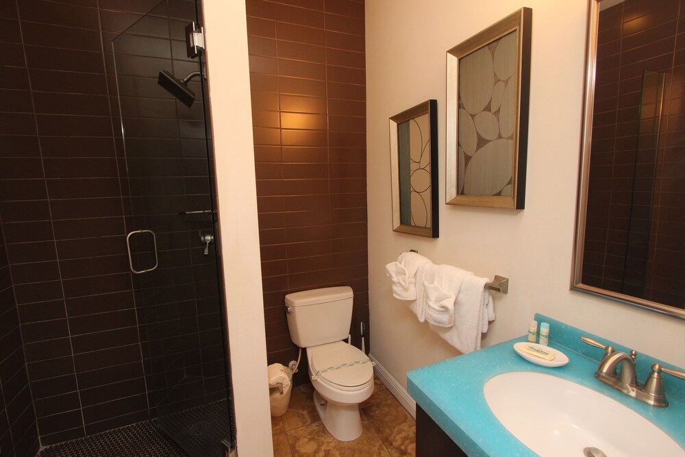 Studio Suite - Bathroom