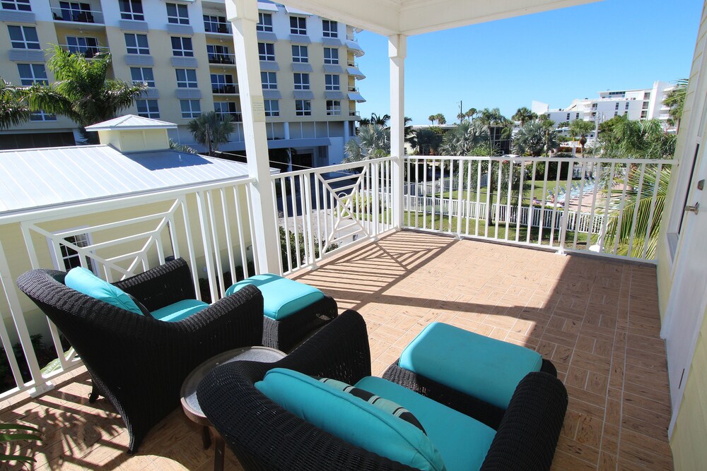 Deluxe Condo, 1 Bedroom, Balcony - Balcony