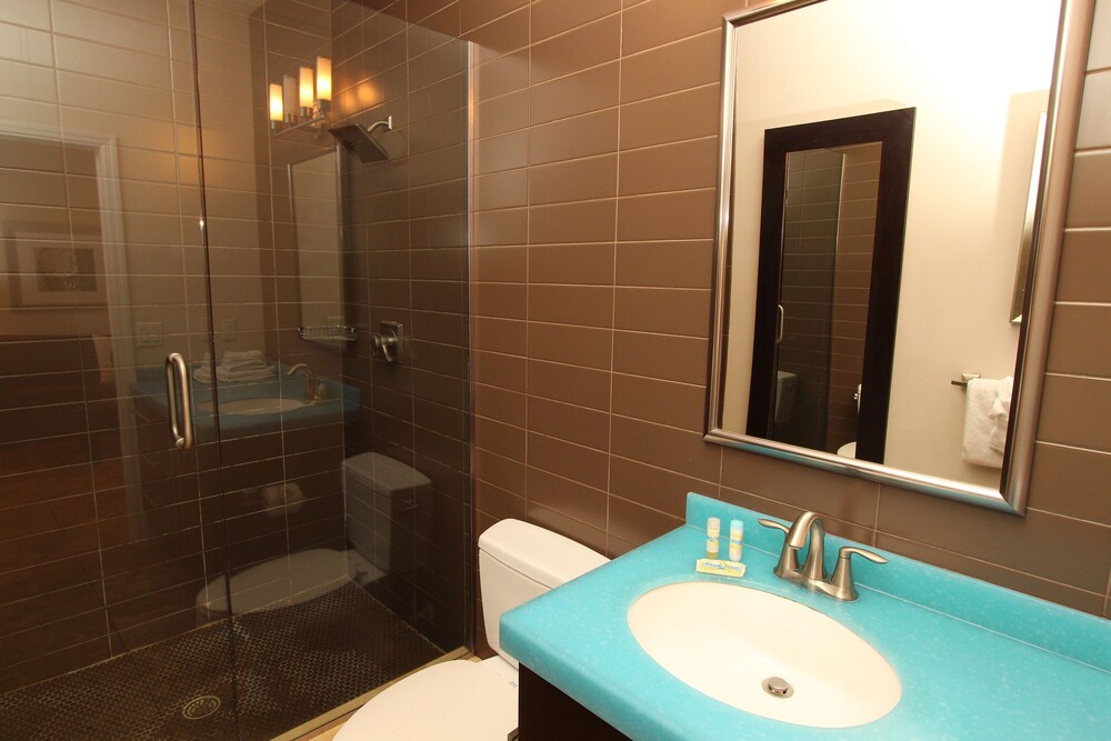 Deluxe Condo, 1 Bedroom, Balcony - Bathroom