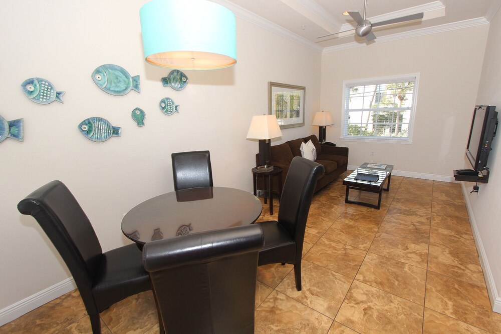 Standard Condo, 1 Bedroom - Living Area