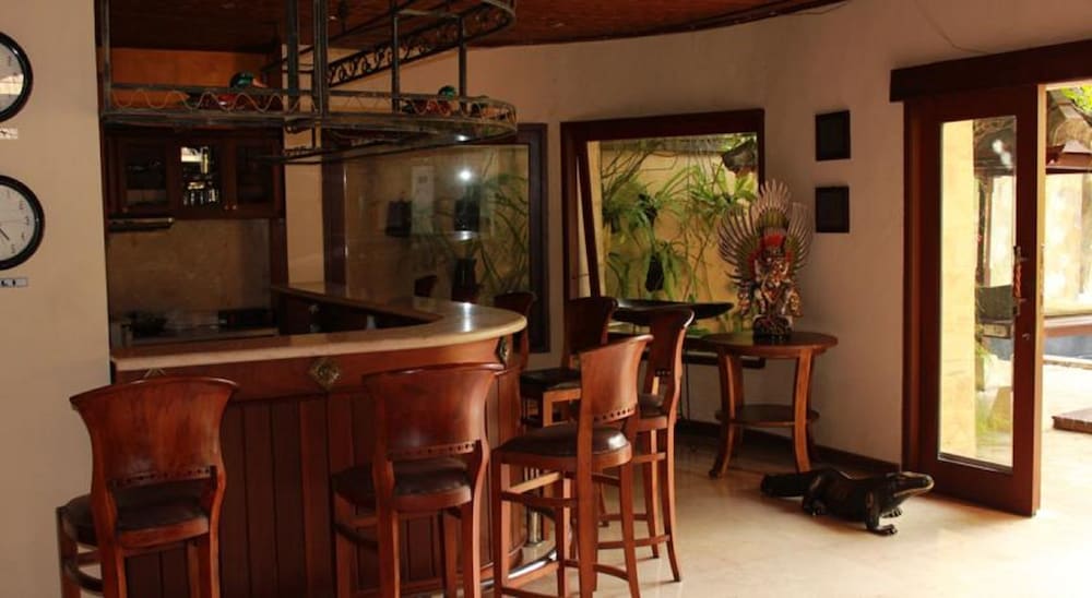 Executive Lounge