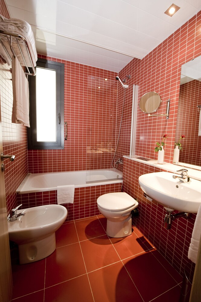 Apartment, 2 Bedrooms - Bathroom