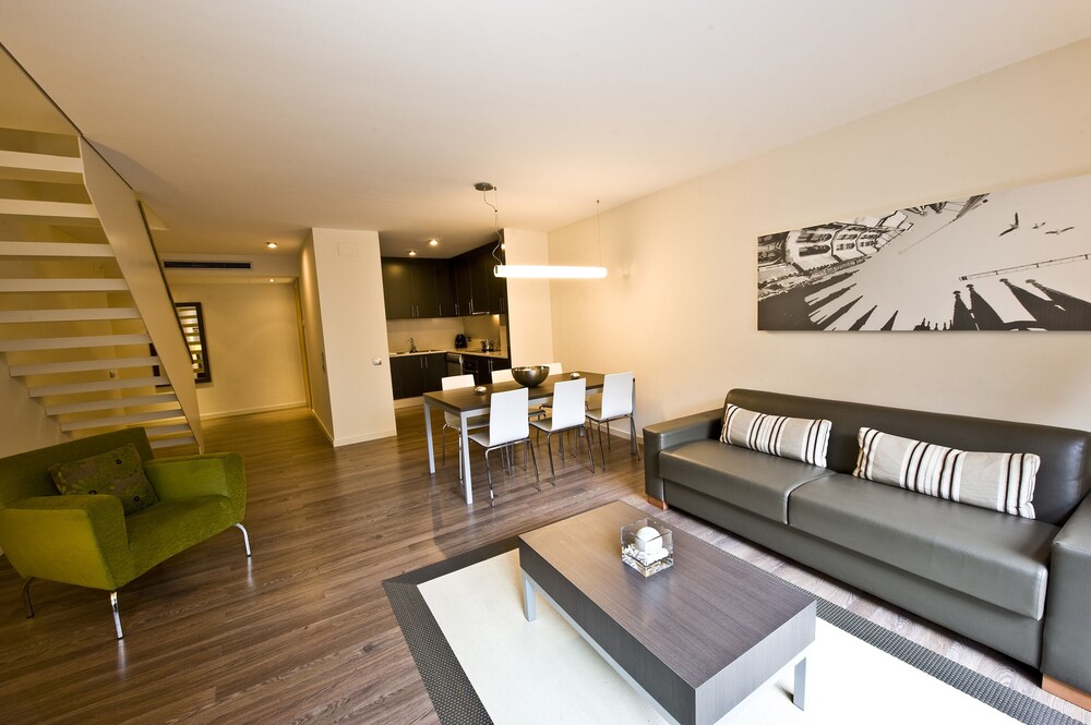 Apartment, 3 Bedrooms - Living Room