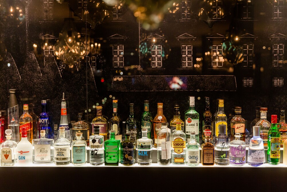 Hotel Bar