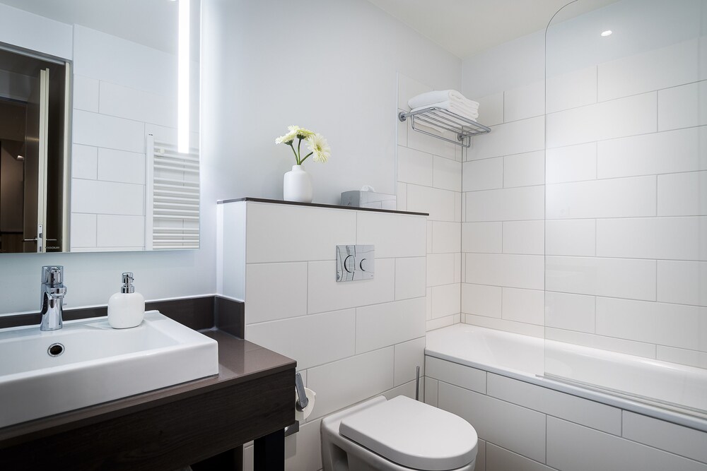 Executive Studio, Kitchen - Bathroom