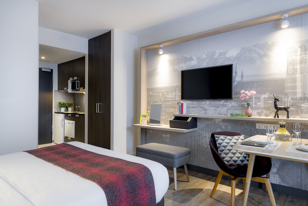 Executive Studio, Kitchen - Guestroom