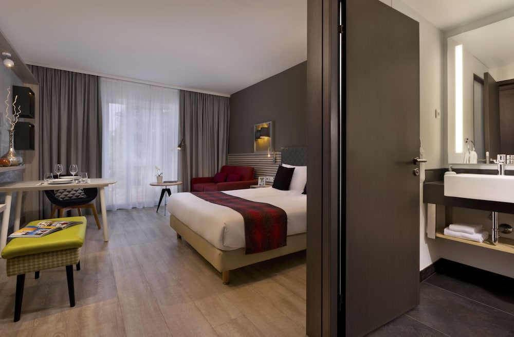 Executive Studio, Kitchen - Guestroom