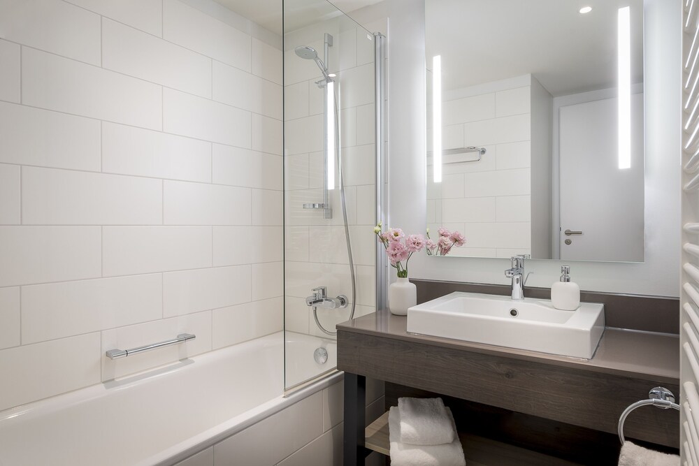 Executive Apartment, 1 Bedroom, Kitchen - Bathroom