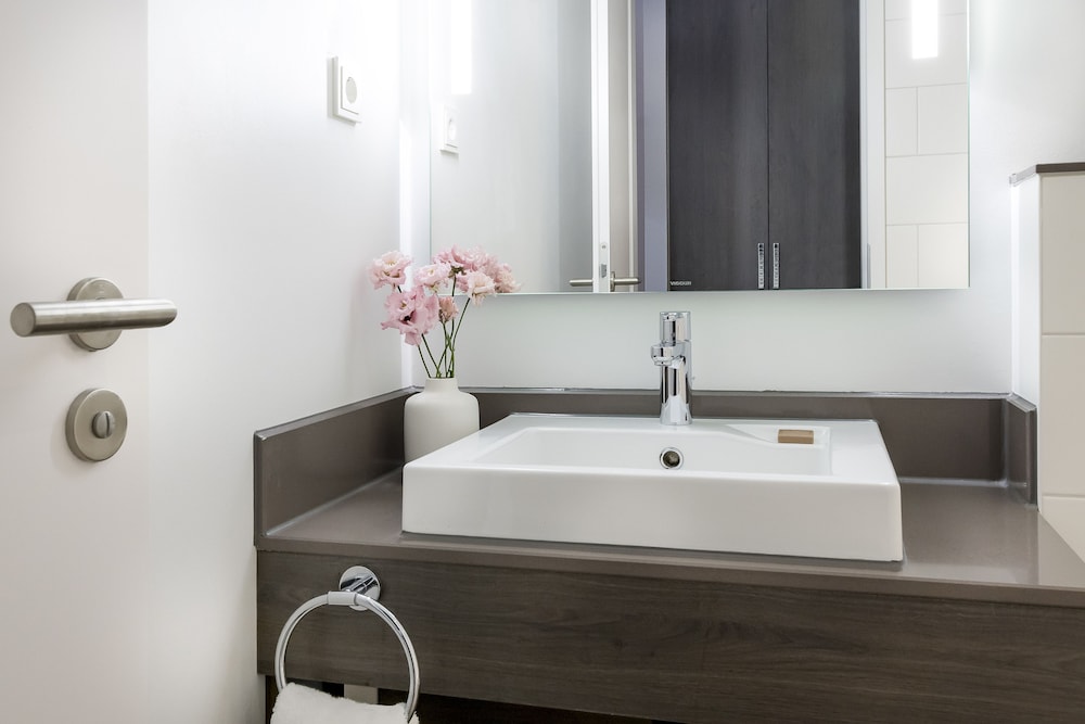 Executive Studio, Kitchen - Bathroom