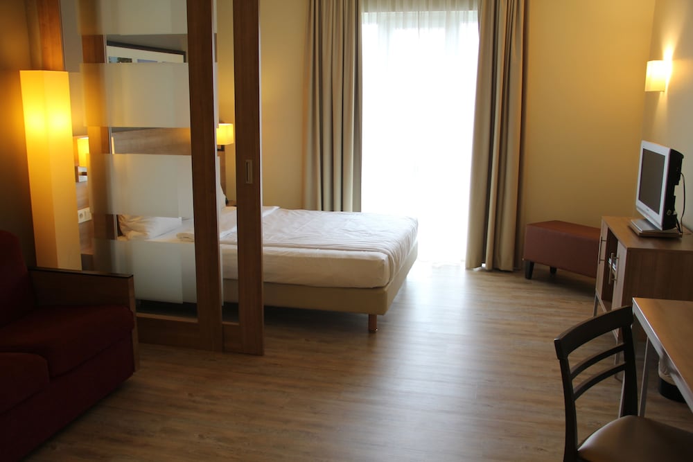 Studio, Kitchen - Guestroom