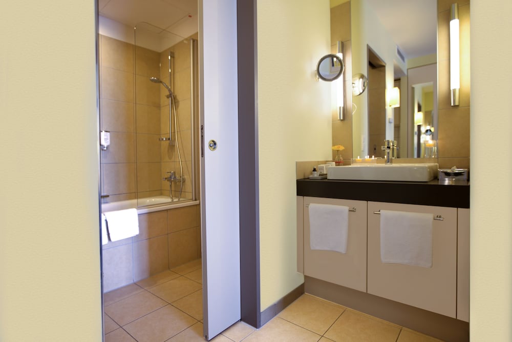 Studio, Kitchen - Bathroom